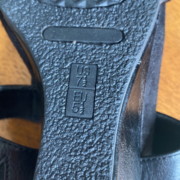 Aerosoles Black Wedge Sandals Size 7 1/2. Velcro strap closure. Soft insole. - Picture 8 of 8